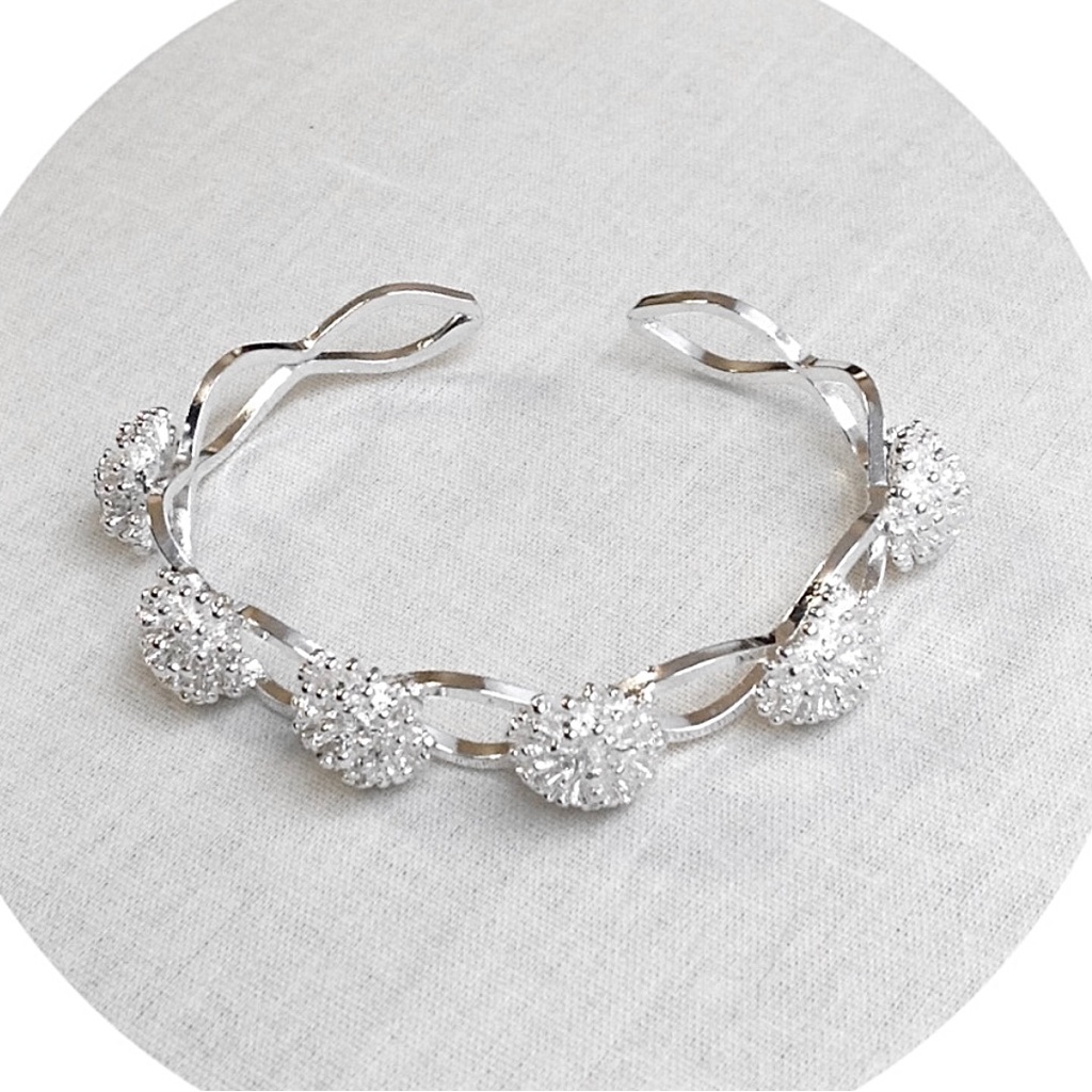 .925 Sterling Silver Flower Cuff Bracelet. Nwt